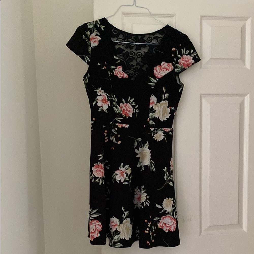 Black and Pink Sheath Mini Dress with Crew Neck